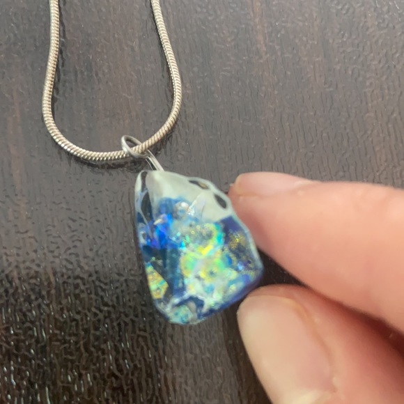 Pretty glass art necklace - Picture 3 of 3